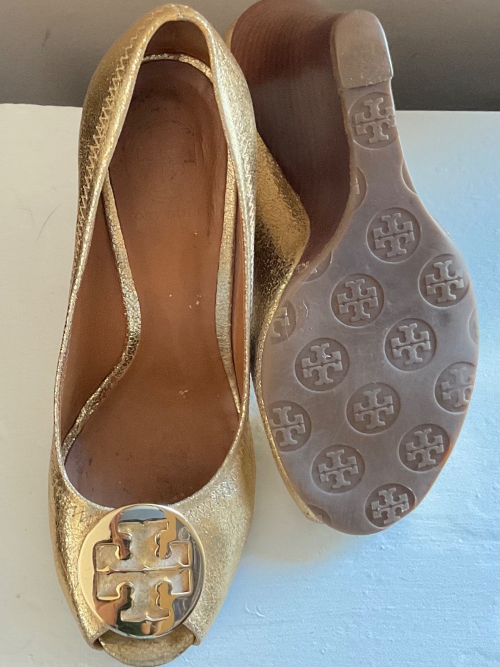 Tory Burch Peep Toe Gold Leather Wedges sz 7.5 - Picture 4 of 6